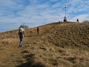 39 In arrivo alla Madonnina dei Canti (1563 m)